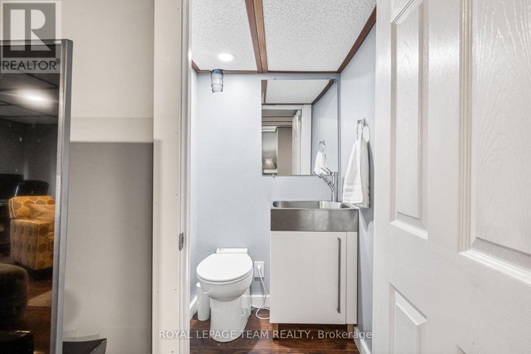 29023588/6521-jack-pine-crescent/greely/ottawa/ontario/K4P1E1_31