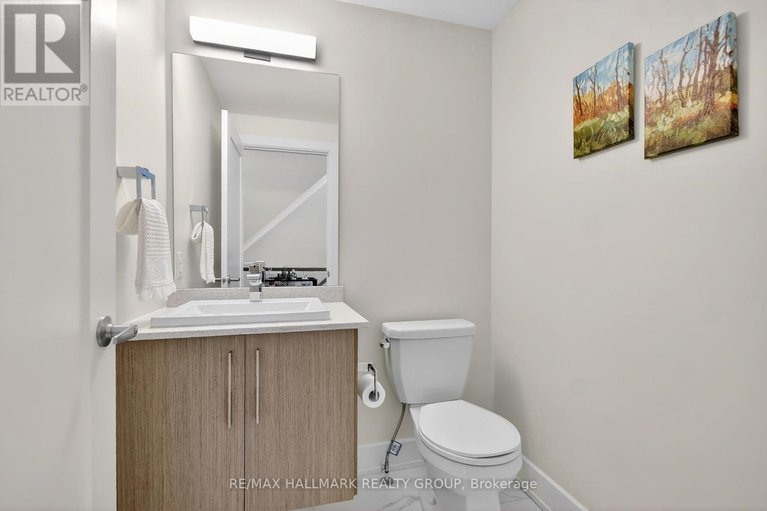 29397820/247b-ferland-street/vanier/ottawa/ontario/K1L7T5_8