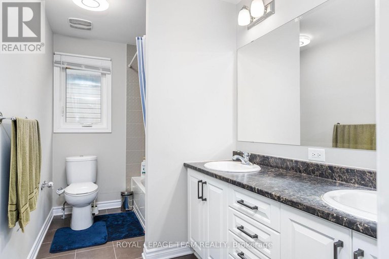 28163521/12-knockaderry-crescent/half-moon-bay/ottawa/ontario/K2C3H2_25