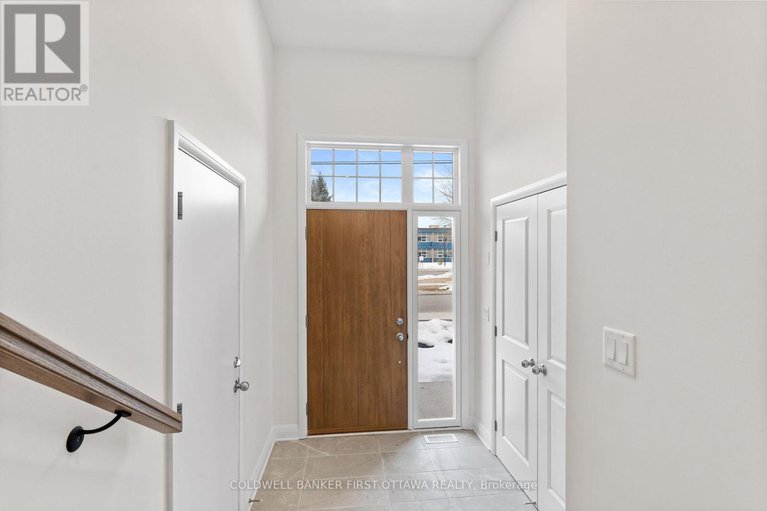 28420939/1322-whitlow-grass-way/morgans-grantsouth-march/ottawa/ontario/K2W0N5_2