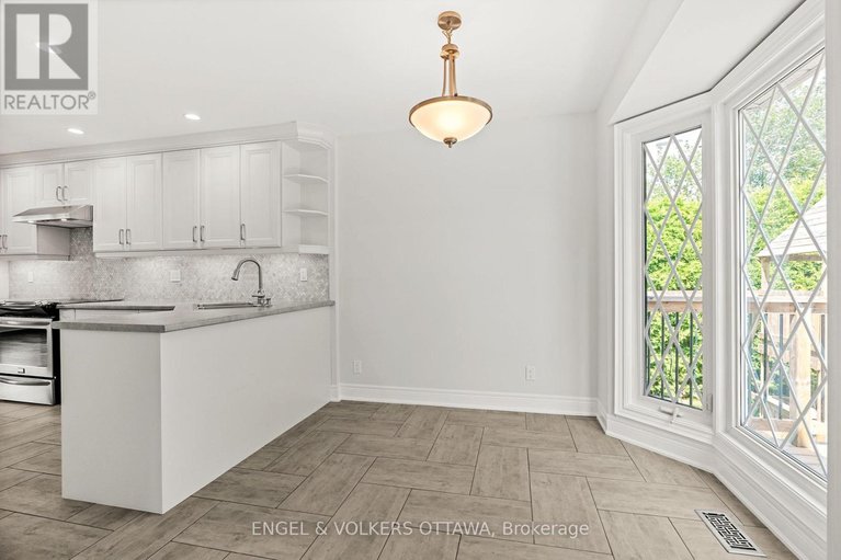 28479228/20-assiniboine-drive/borden-farmstewart-farmcarleton-heightsparkwood-hills/ottawa/ontario/K2E5R7_15