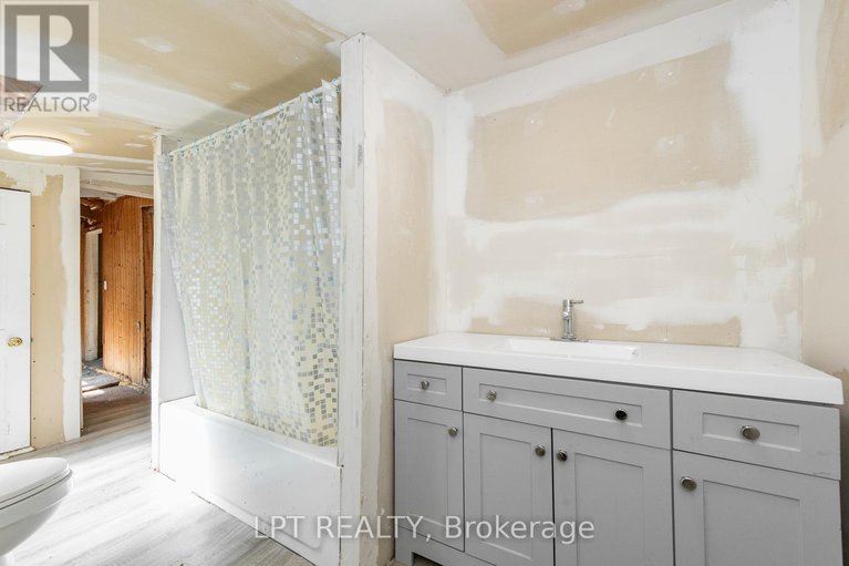 28900708/7-broadway-street/north-grenville-twp-kemptville-south/north-grenville/ontario/K0G1J0_26