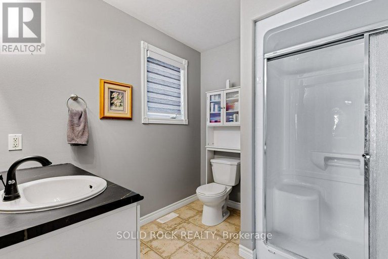 28671866/9-grove-street/iroquois/south-dundas/ontario/K0E1K0_24