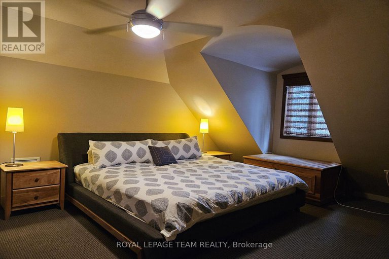 28765946/5849-queenscourt-crescent/manotick-east-to-manotick-station/ottawa/ontario/K4M1K3_45