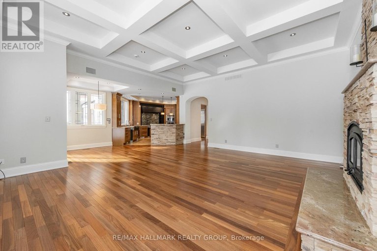 29381192/5800-queenscourt-crescent/manotick-east-to-manotick-station/ottawa/ontario/K4M1K3_13