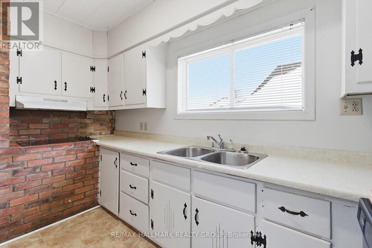 29286684/521-nelson-street-w/hawkesbury/ontario/K6A2K3_13