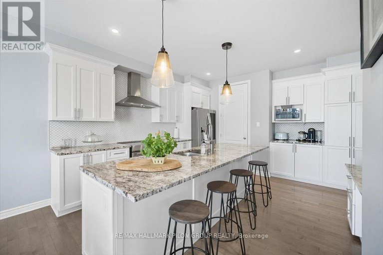 28956956/200-enclave-walk/mer-bleuebradley-estatesanderson-park/ottawa/ontario/K1W0J4_4