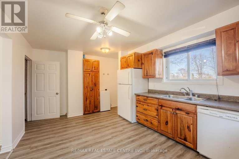 29227015/231-perth-street/brockville/brockville/ontario/K6V5E7_12