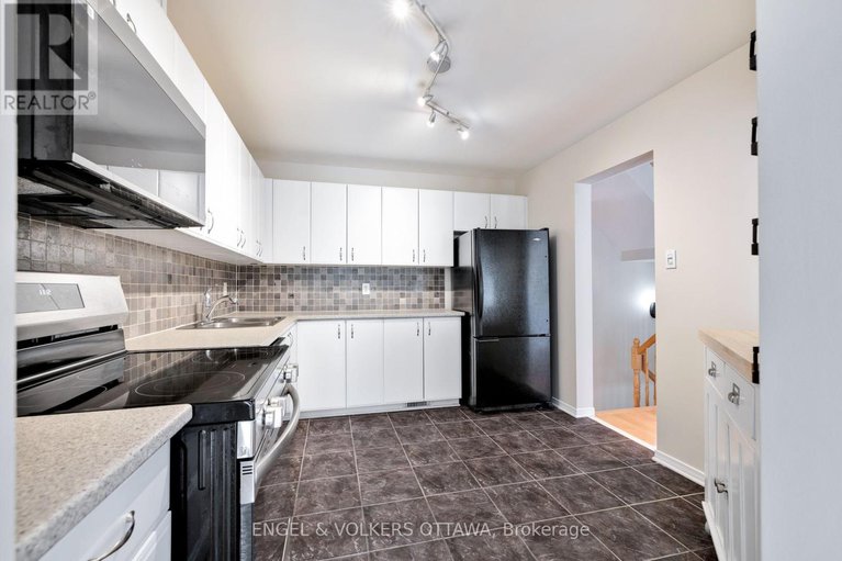 28517729/502-woodchase-street/morgans-grantsouth-march/ottawa/ontario/K2W1J4_18