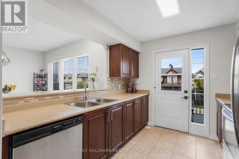 28798699/110-sunshine-crescent/notting-hillsummerside/ottawa/ontario/K4A0V3_19