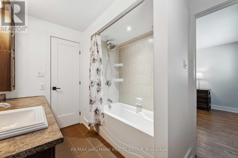 28618347/2425-ogilvie-road/beacon-hill-north/ottawa/ontario/K1J7N3_23