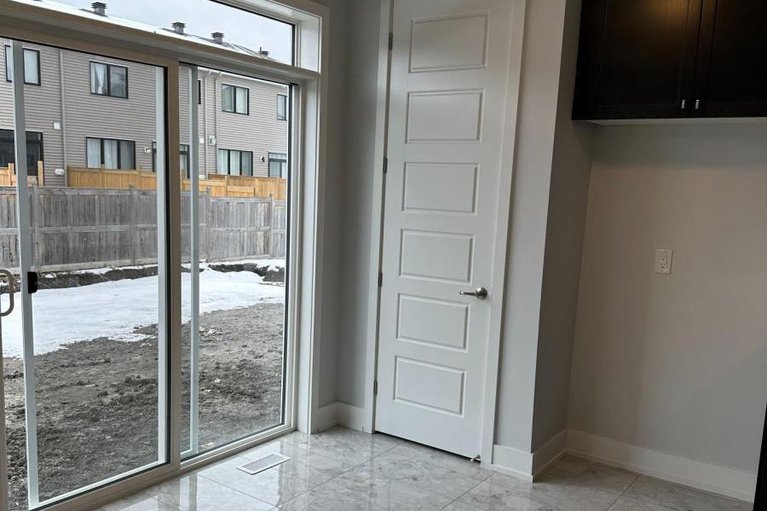 29123642/724-rouncey-road/emerald-meadowstrailwest/ottawa/ontario/K2S1B6_5