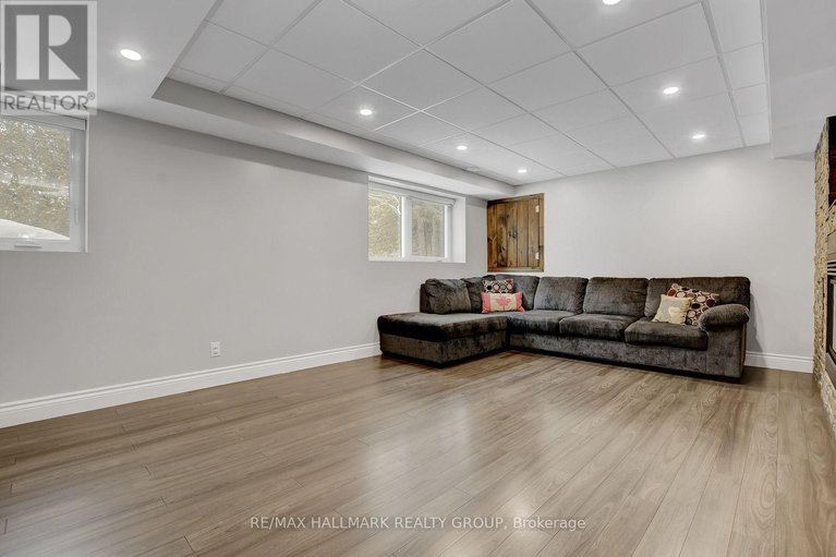 29496825/131-delaney-drive/huntley-ward-south-west/ottawa/ontario/K0A1L0_30