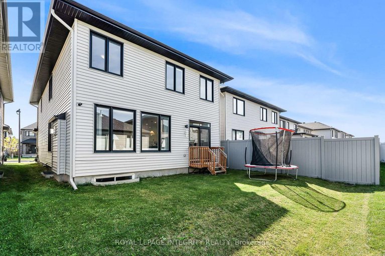 28914431/181-crevasse-road/mer-bleuebradley-estatesanderson-park/ottawa/ontario/K1W0H8_39