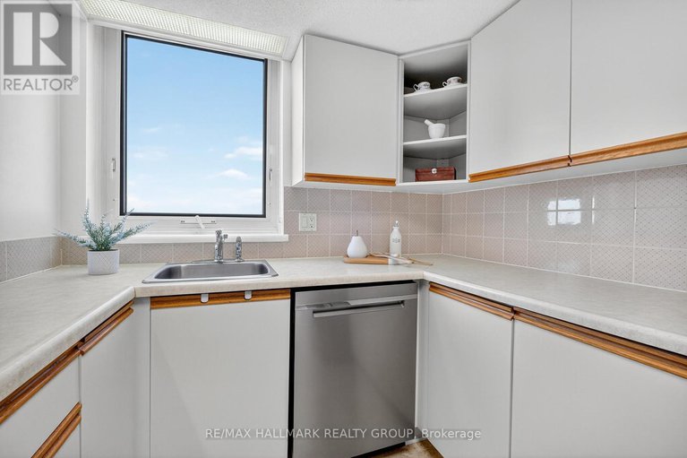 28942528/1207-80-sandcastle-drive/leslie-park/ottawa/ontario/K2H9E7_13