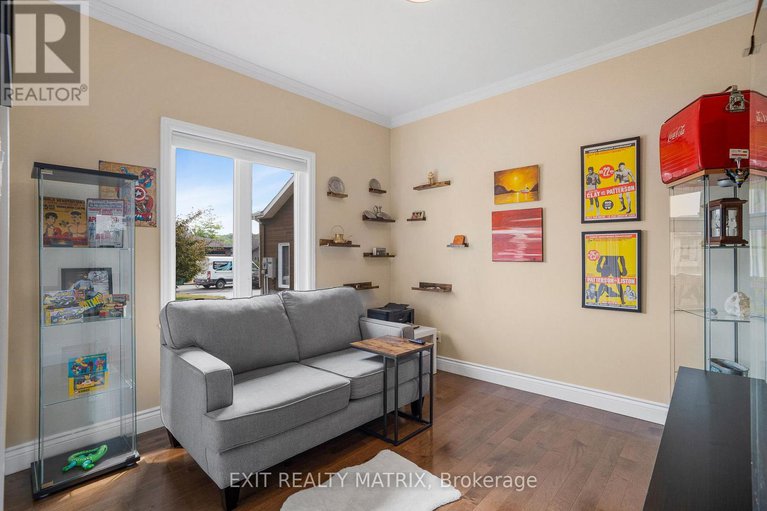 28716853/16-julien-street/lorignal/champlain/ontario/K0B1K0_18