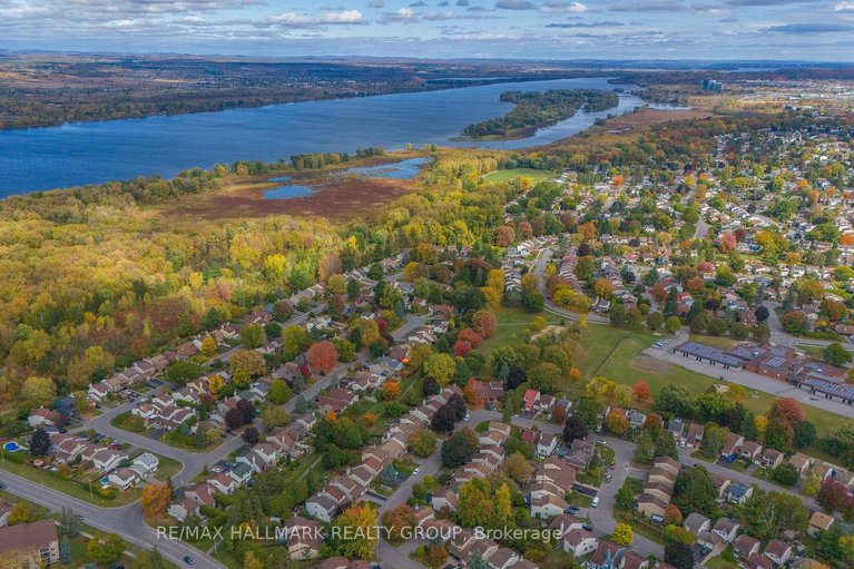 29353203/1126-grenoble-crescent/orleans-wood/ottawa/ontario/K1C2C6_22