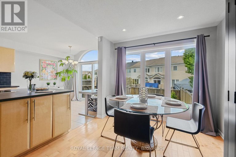 28334398/2072-dunollie-crescent/morgans-grantsouth-march/ottawa/ontario/K2W1H6_4