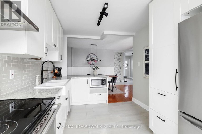 29374178/2094-sunland-drive/fallingbrookgardenway-south/ottawa/ontario/K4A3L1_17