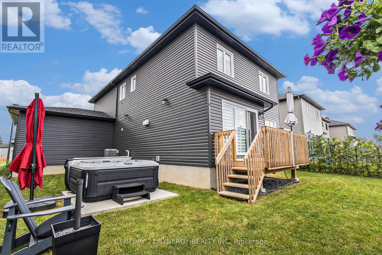 28491813/612-geneva-crescent/embrun/russell/ontario/K0A1W0_28