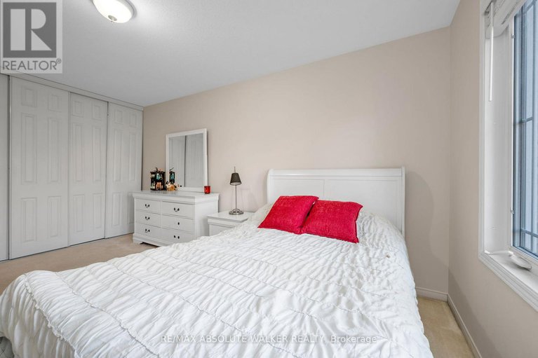 29043009/126-forestcrest-street/chapel-hill/ottawa/ontario/K1C7R3_29