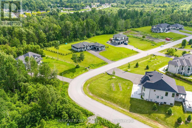 28471755/651-ballycastle-crescent/riverside-south/ottawa/ontario/K1X0A3_50