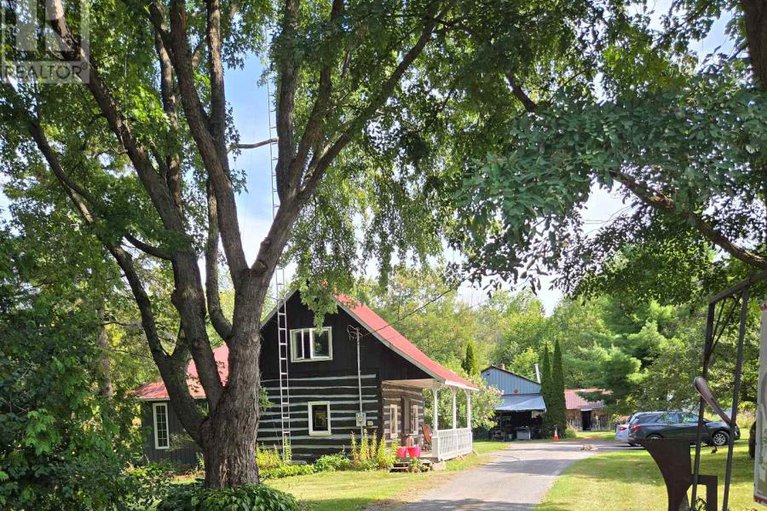 28847636/2828-con10-n/pakenham/mississippi-mills/ontario/K0A2X0_1