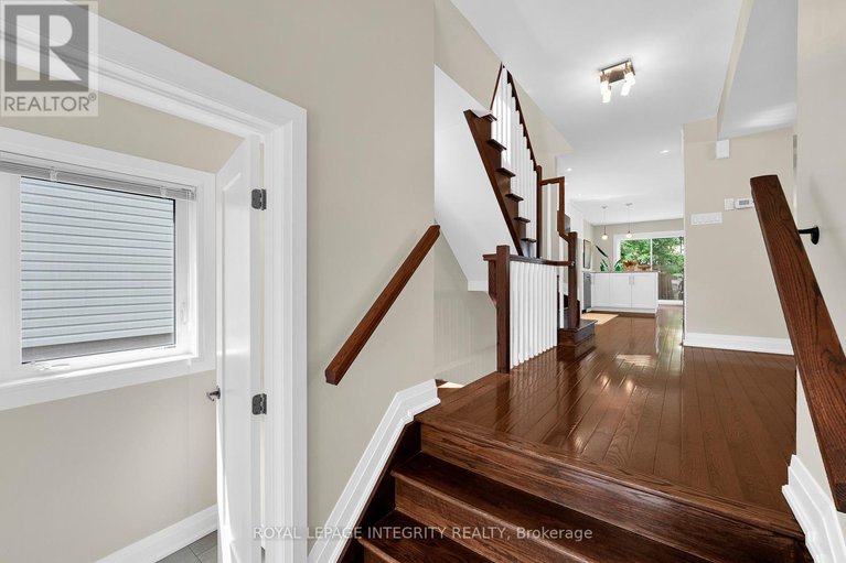 29259565/a-251-glynn-avenue/overbrookcastle-heights/ottawa/ontario/K1K1S2_7