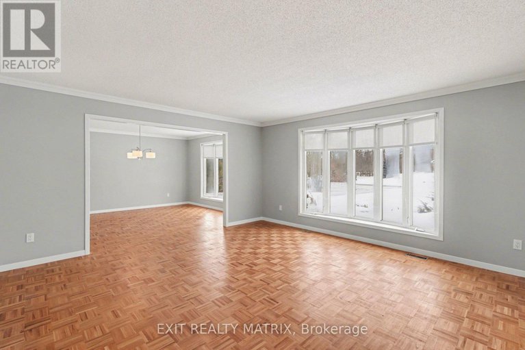 29360296/8329-rodney-farm-drive/osgoode-twp-north-of-reg-rd-6/ottawa/ontario/K0A2P0_5