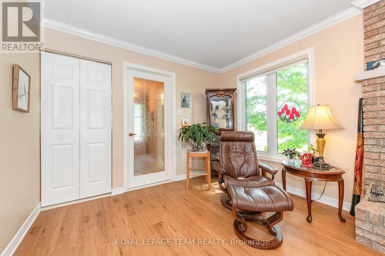 28498186/119-royal-york-street-w/richmond/ottawa/ontario/K0A2Z0_13