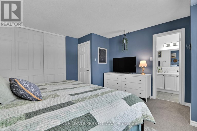 29449585/66-hummingbird-crescent/cedargrovefraserdale/ottawa/ontario/K2J3A3_37