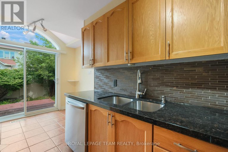 29089412/6201-arbourwood-drive/chapel-hill/ottawa/ontario/K1C7L6_12