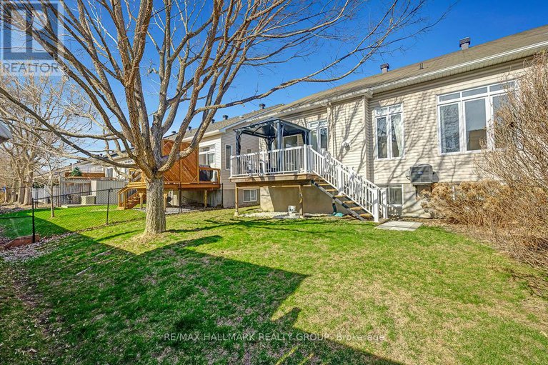 28232415/46-chapelier-private/queenswood-heights-south/ottawa/ontario/K1E3Y1_43
