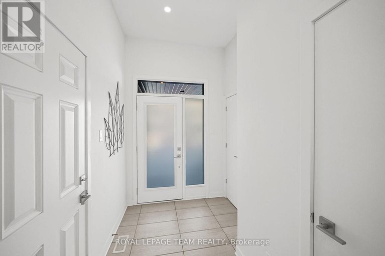 29423906/222-trumpeter-grove/riverside-southgloucester-glen/ottawa/ontario/K4M0N7_2