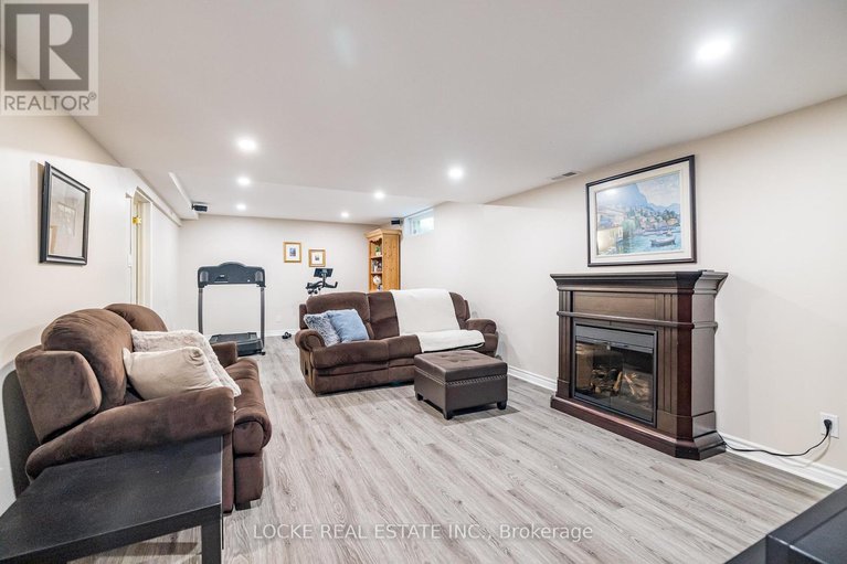 28873478/1668-sansonnet-street/mer-bleuebradley-estatesanderson-park/ottawa/ontario/K1C5Y6_37