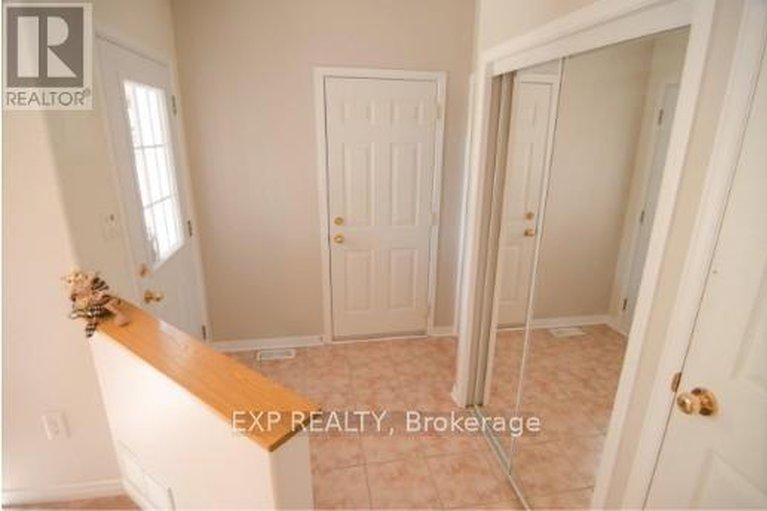 28100045/3-splinter-crescent/fairfield-heights/ottawa/ontario/K2B1B3_4