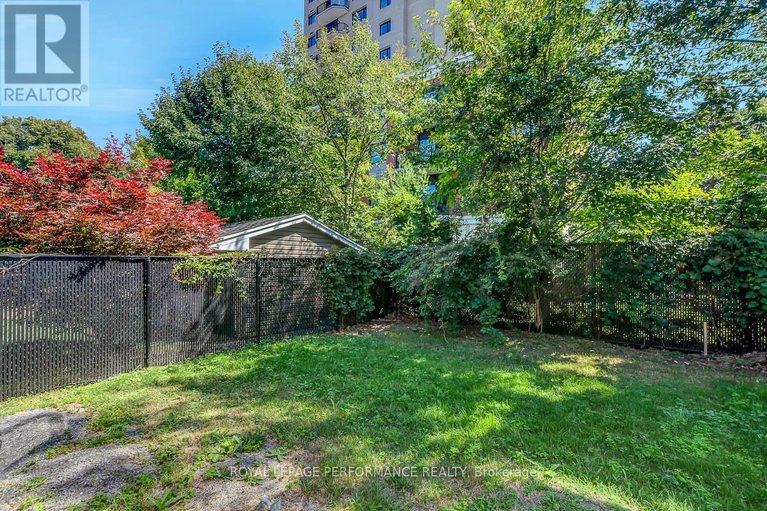 28800613/68-prince-albert-street/overbrookcastle-heights/ottawa/ontario/K1K2A1_39