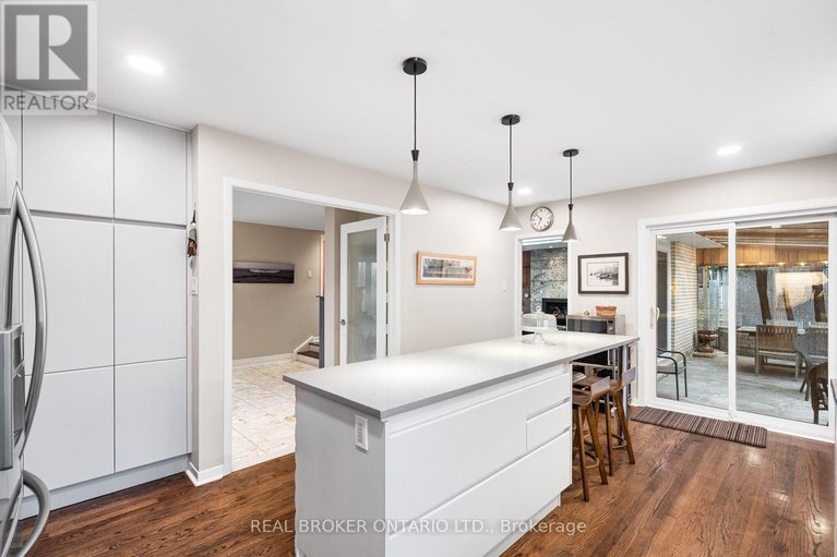 29687416/1958-neepawa-avenue/carlingwood/ottawa/ontario/K2A3L5_18