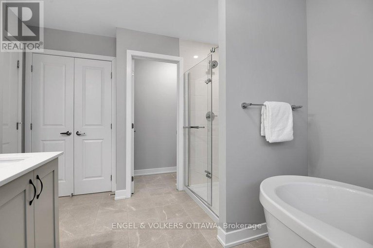 29357052/134-winterhaven-drive/mer-bleuebradley-estatesanderson-park/ottawa/ontario/K1W0H4_25