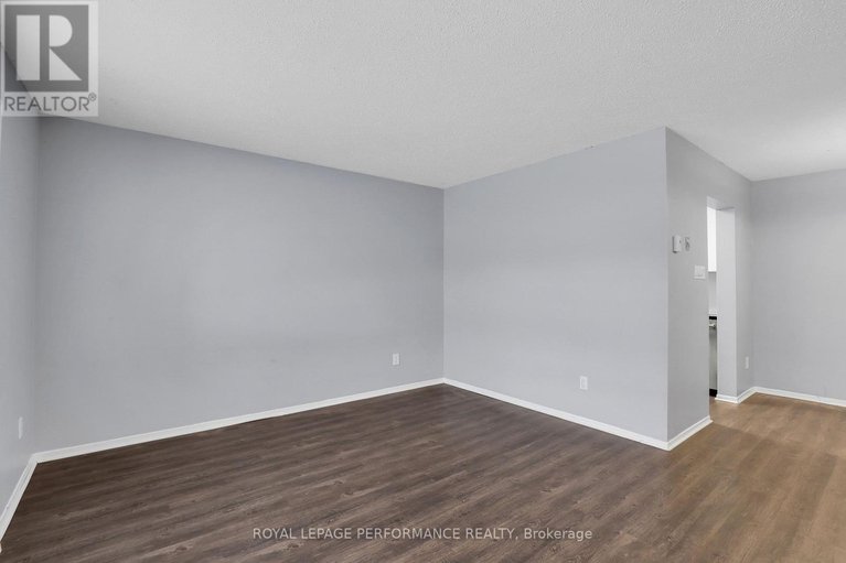 29402527/8d-lovell-lane/westcliffe-estates/ottawa/ontario/K2H9B6_6