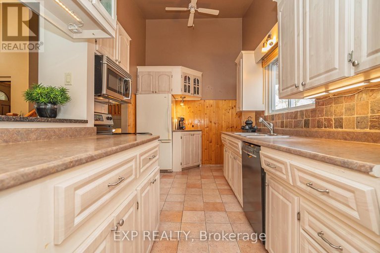28319921/220-ancaster-avenue/woodroffe/ottawa/ontario/K2B5B3_7