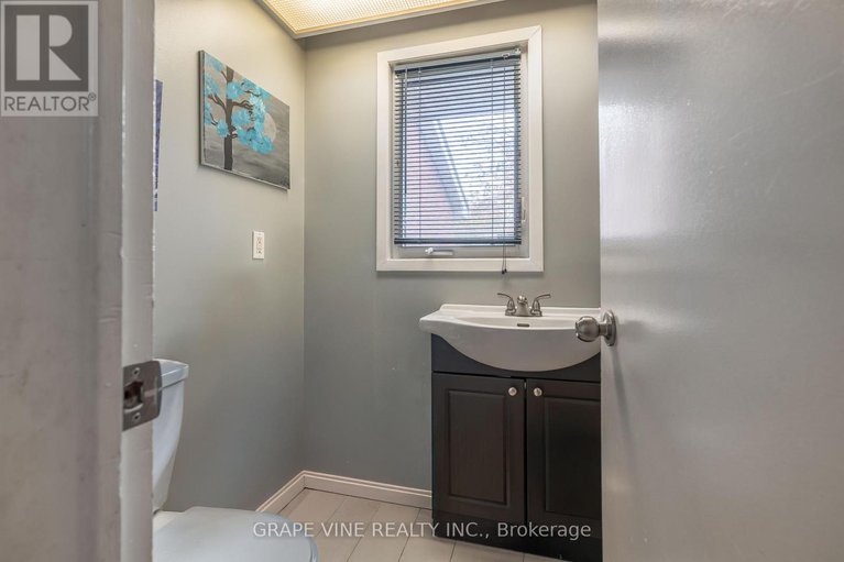 28512163/b-30b-castlebrook-lane/centrepointe/ottawa/ontario/K2G5G5_4