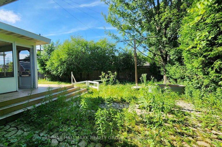 28090289/447-roger-road/alta-vistafaircrest-heights/ottawa/ontario/K1H5B7_36