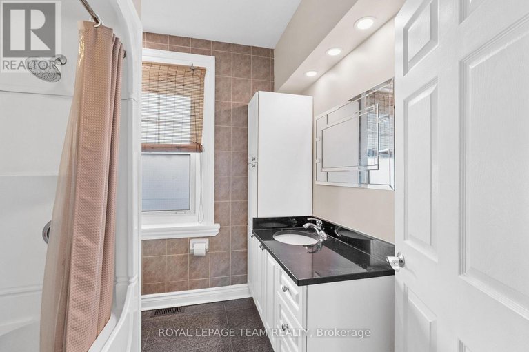 29187771/5584-manotick-main-street/manotick-village-manotick-estates/ottawa/ontario/K4M1A4_26