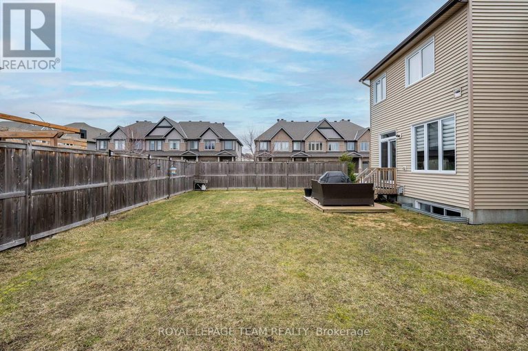 28396452/844-cedar-creek-drive/blossom-parkkemp-parkfindlay-creek/ottawa/ontario/K1T0B3_24