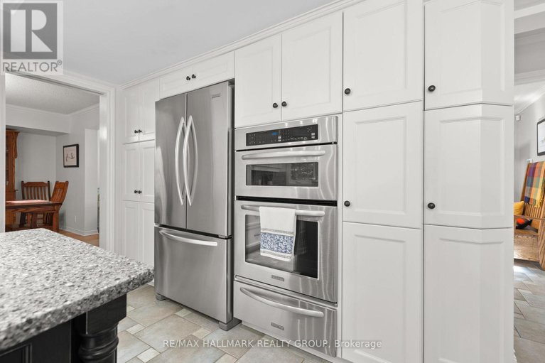 28509464/6431-clingin-lane/manotick-south-to-roger-stevens/ottawa/ontario/K4M1B3_13