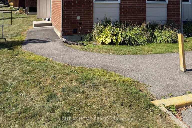 28944609/1950-belmore-lane/blackburn-hamlet-south/ottawa/ontario/K1B4Z8_1