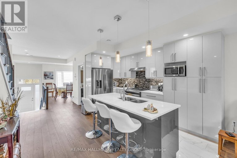 29687153/165-longpre-street/vanier/ottawa/ontario/K1L7J5_8