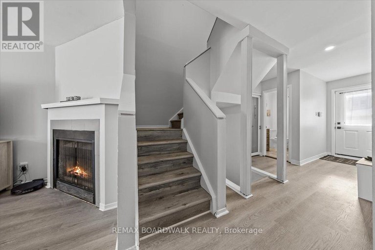 29318250/294-valade-crescent/fallingbrookpineridge/ottawa/ontario/K4A2X3_15