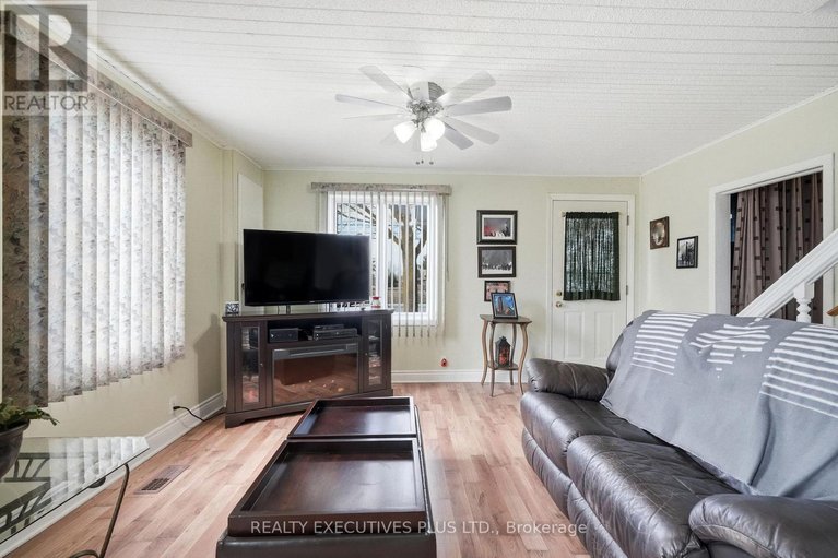 29596736/3721-champlain-street/clarencerockland-twp/clarence-rockland/ontario/K0A1E0_9